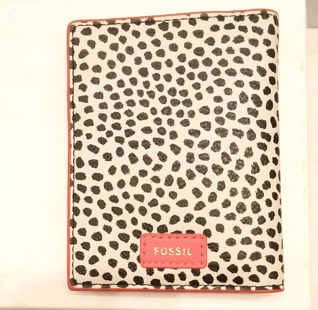 Fossil Foldable Wallet With Credit Card Holder Coin Holder and Bill Holder.