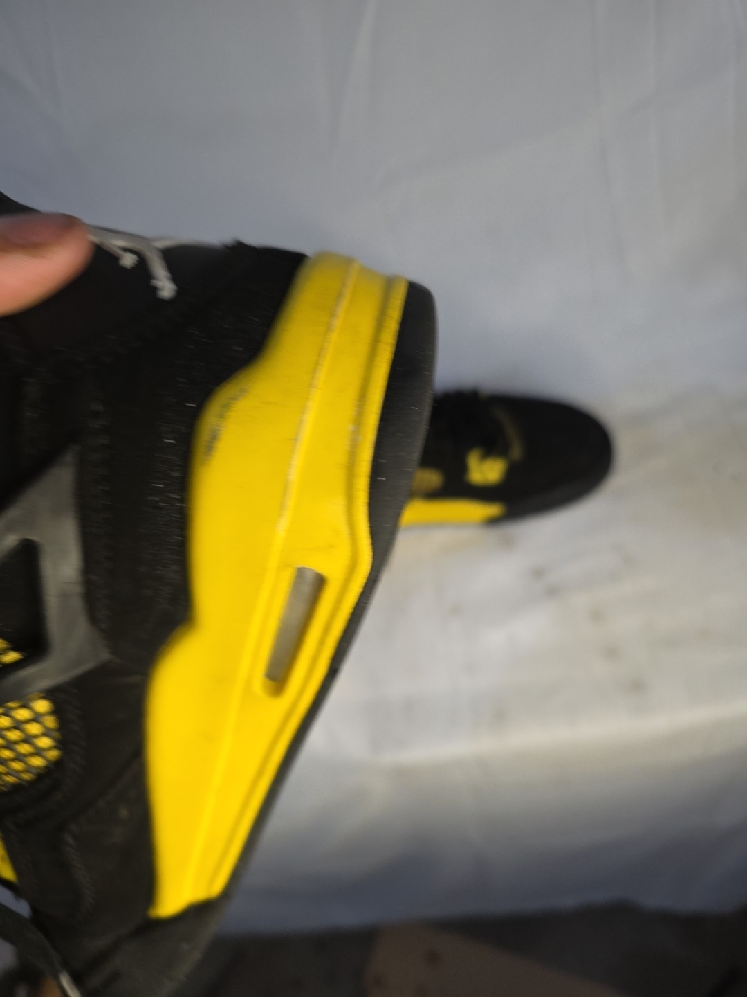 Jordan 4 Retro Yellow Thunders Size Y6.5