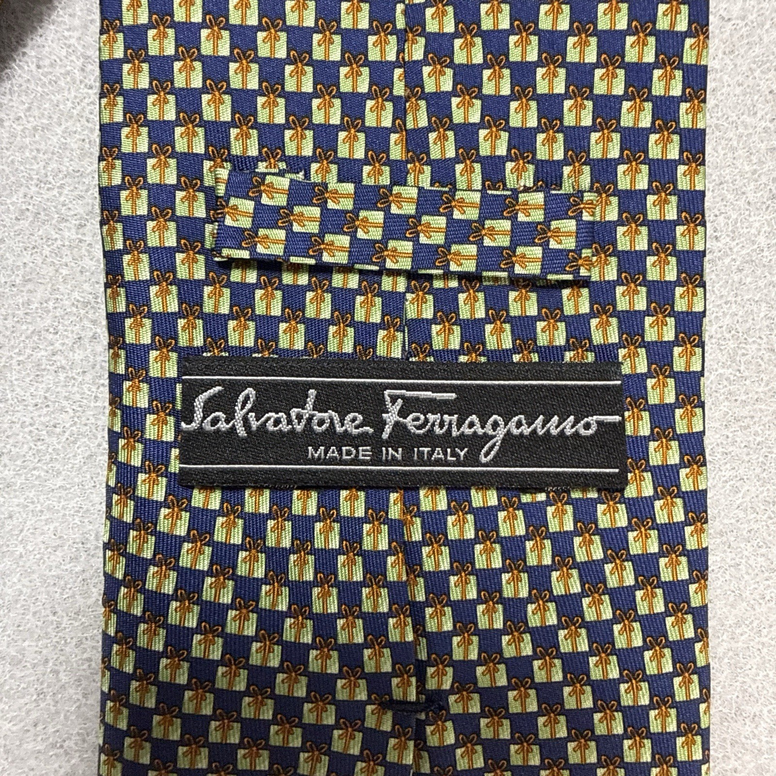 Salvatore Ferragamo Tie Navy Gift Box Present Print Silk Italy 100% Wide 9.2cm