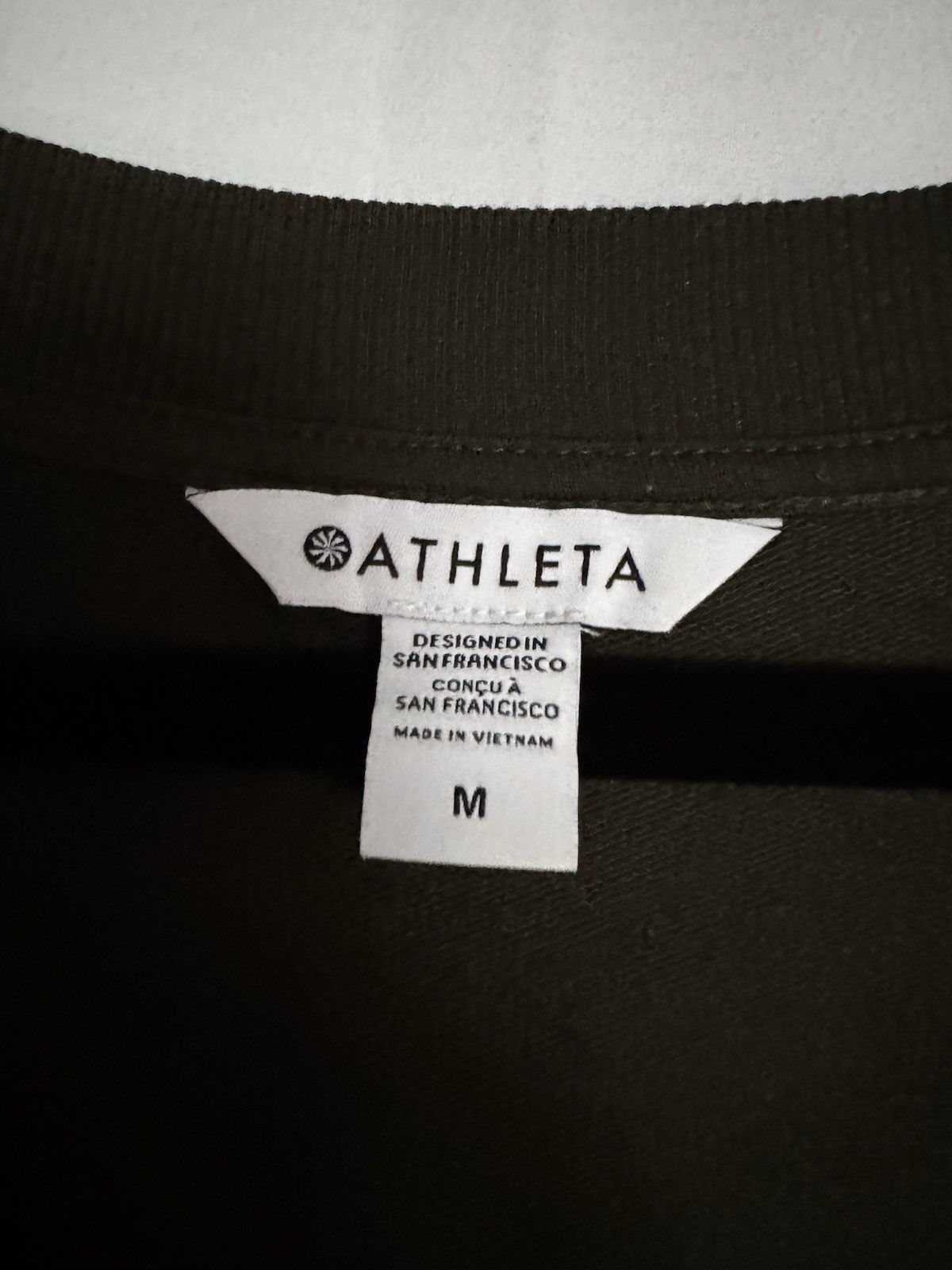 Athleta Step Forward Sweatshirt Tee V-Neck Olive Green Size M