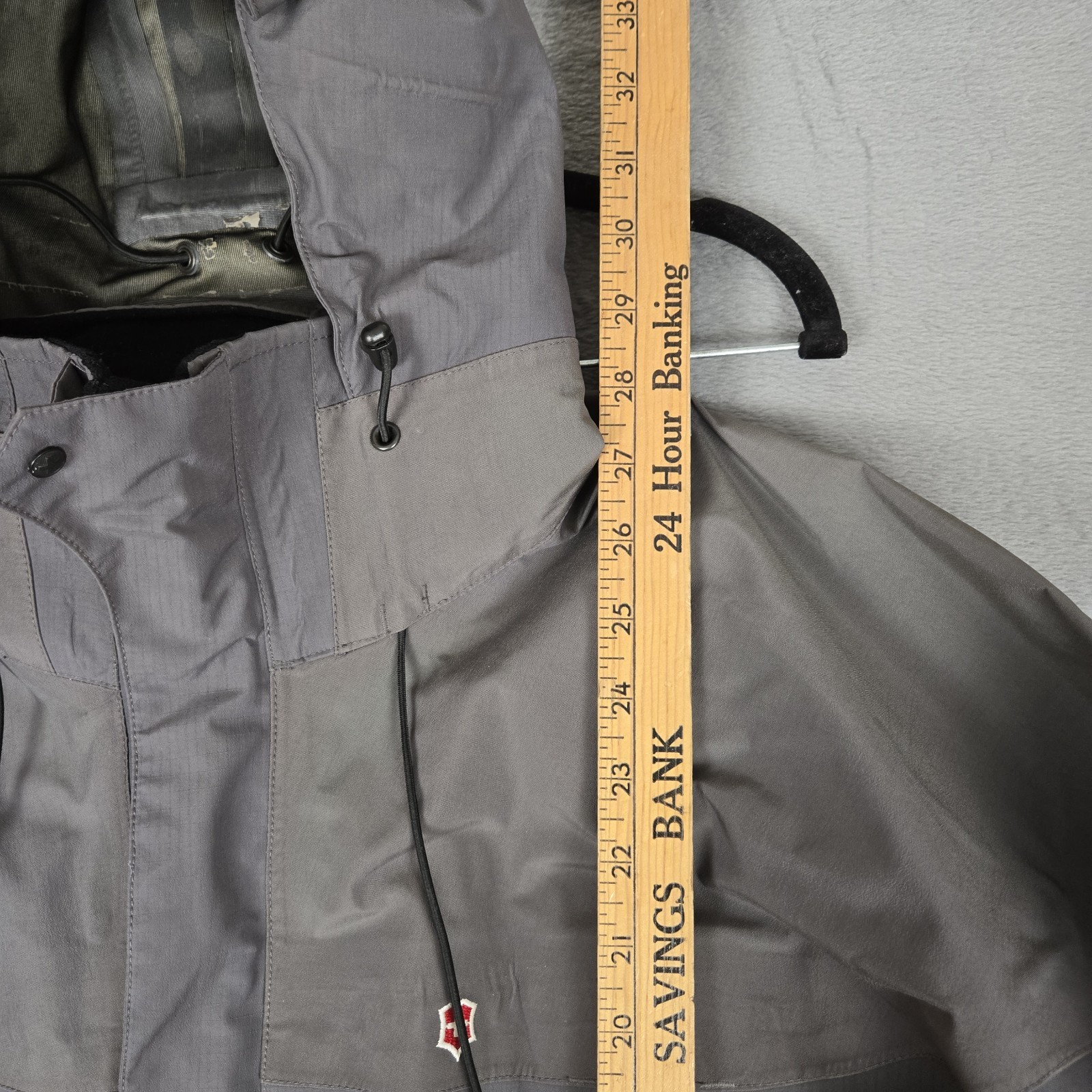 Victorinox Jacket Mens Medium Gray Gore Tex XCR Waterproof Shell Outdoor *READ