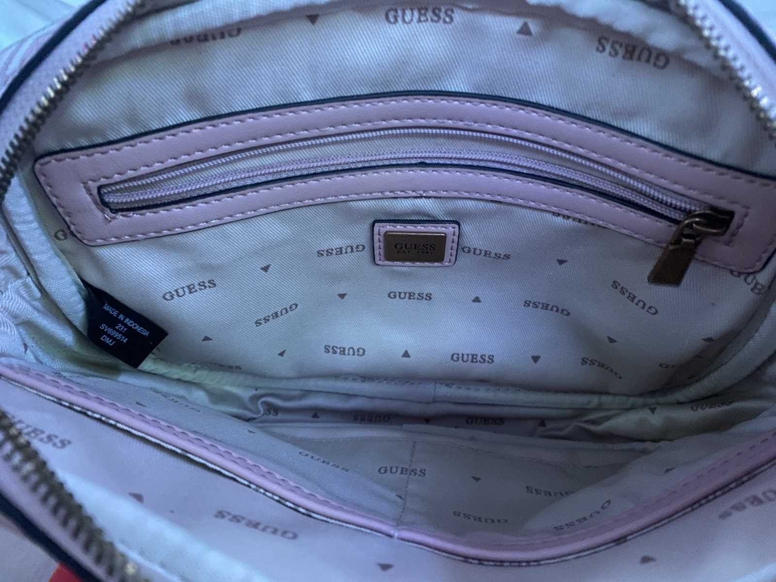 GUESS Pink Logo Crossbody Bag Zip Closure Adjustable Strap Inner Pockets