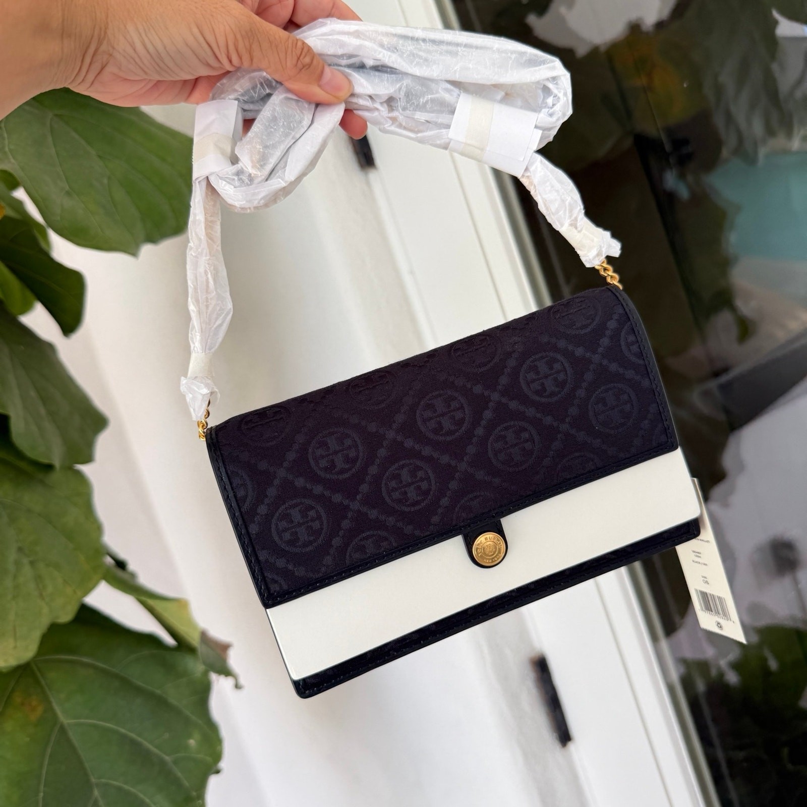 TORY BURCH T Monogram Chain Wallet Crossbody 160487 Black $390