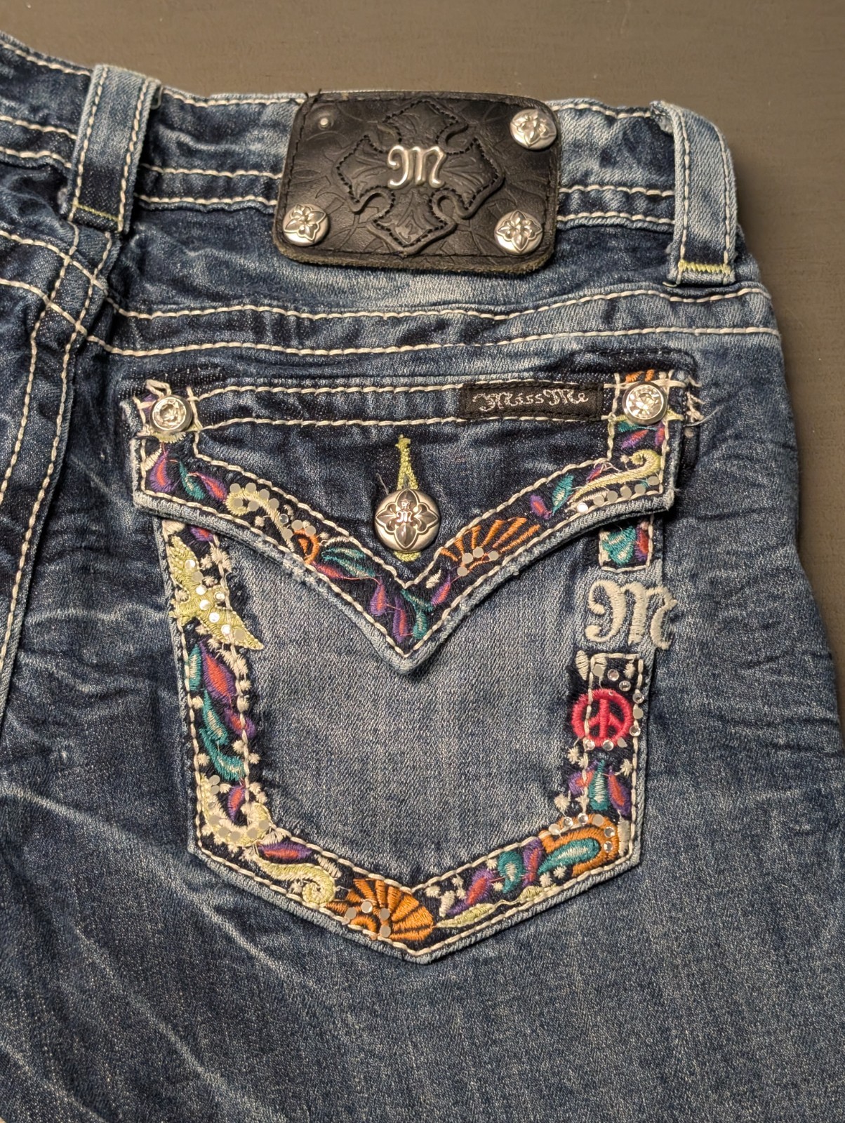 Miss Me Denim Capri Jeans Rhinestone Distressed Embroidered Peace Sign Size 28
