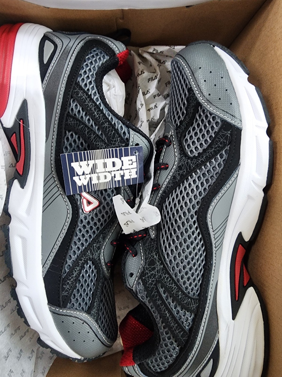 NIB Men’s FILA Windshift , Sz 11.5 Wide 4E, GRAY RED Trim