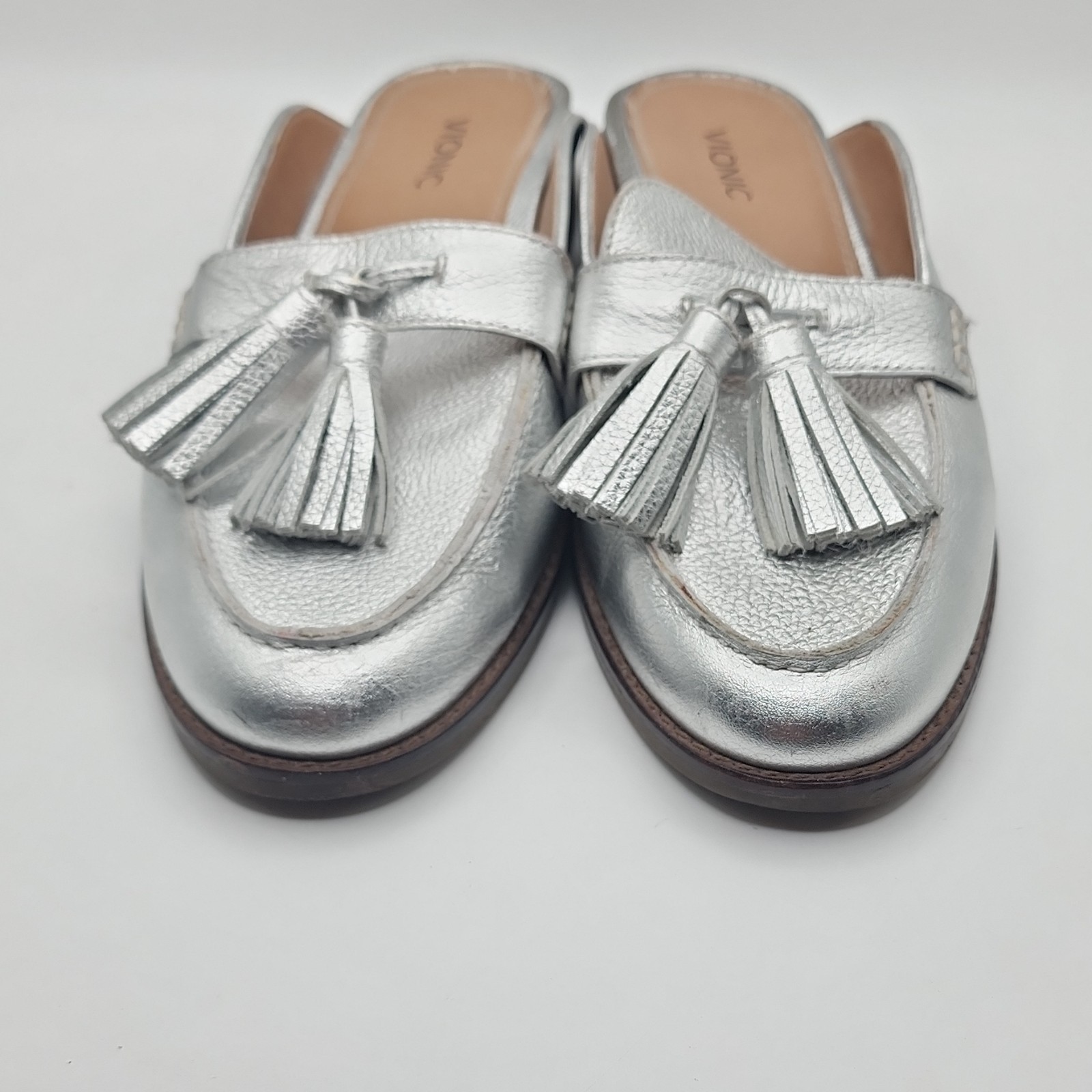 VIONIC Silver Leather Tassel Slip-On Loafer Flat Round Toe Women’s US 9 EU 41