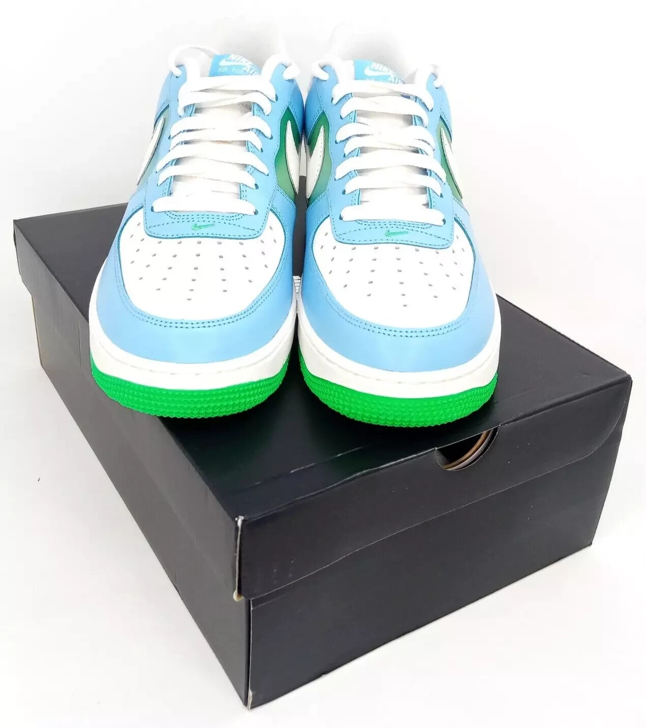 “NEW” Nike Men’s Air Force 1 ’07 Sneakers Size 11 US