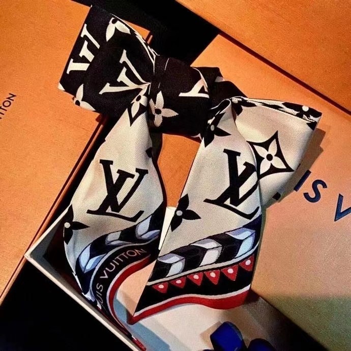 LOUIS VUITTON SCARF MINI 100% AUTHENTIC CLASSIC SILK BEIGE WHITE BLACK