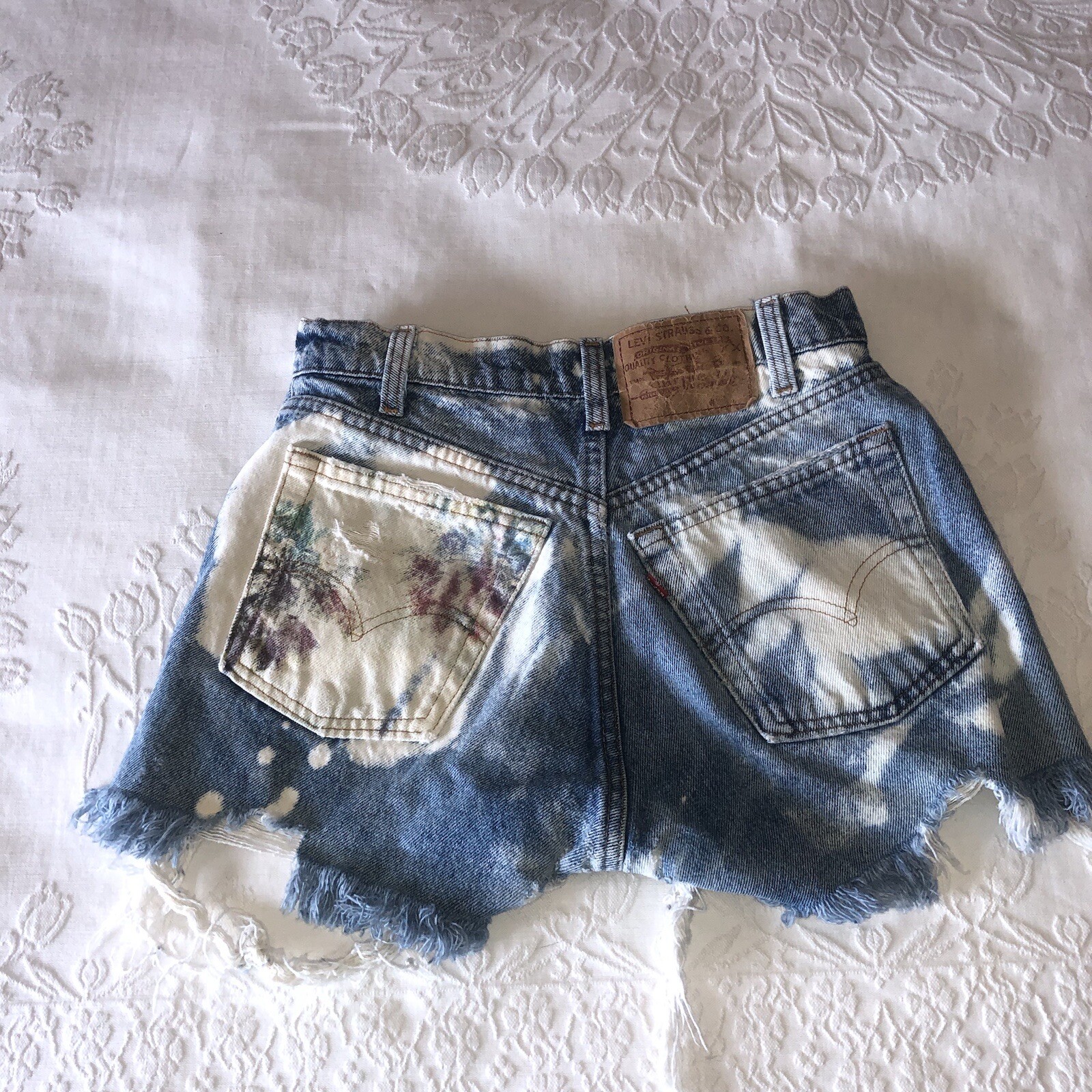 THE LAUNDRY ROOM CA SIZE SMALL CUTOFF BLEACHED FADED CUSTOM LEVIS SO CUTE