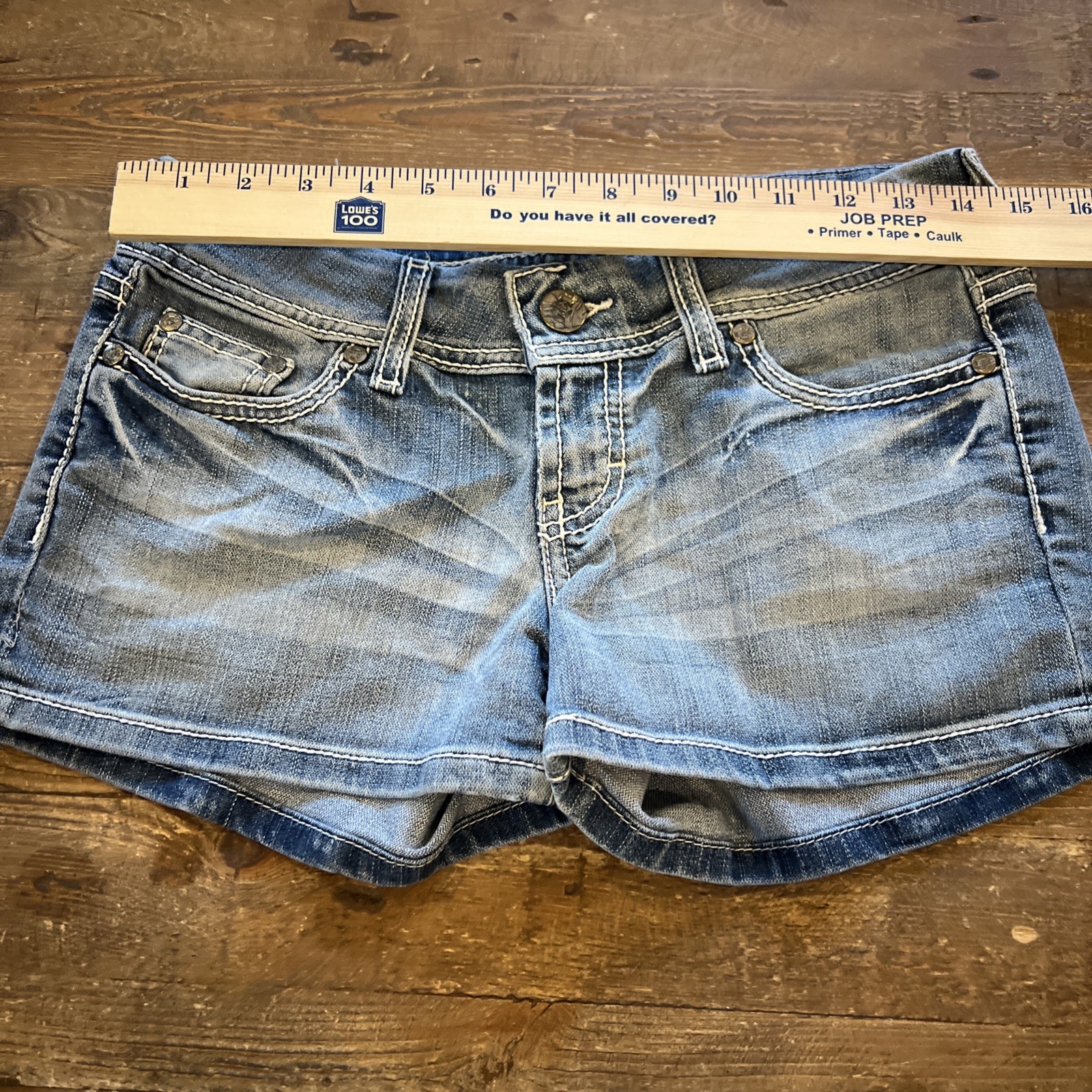 Buckle BKE Sabrina Light Wash Distressed Stretch Y2K Low Rise Shorts Sz 26