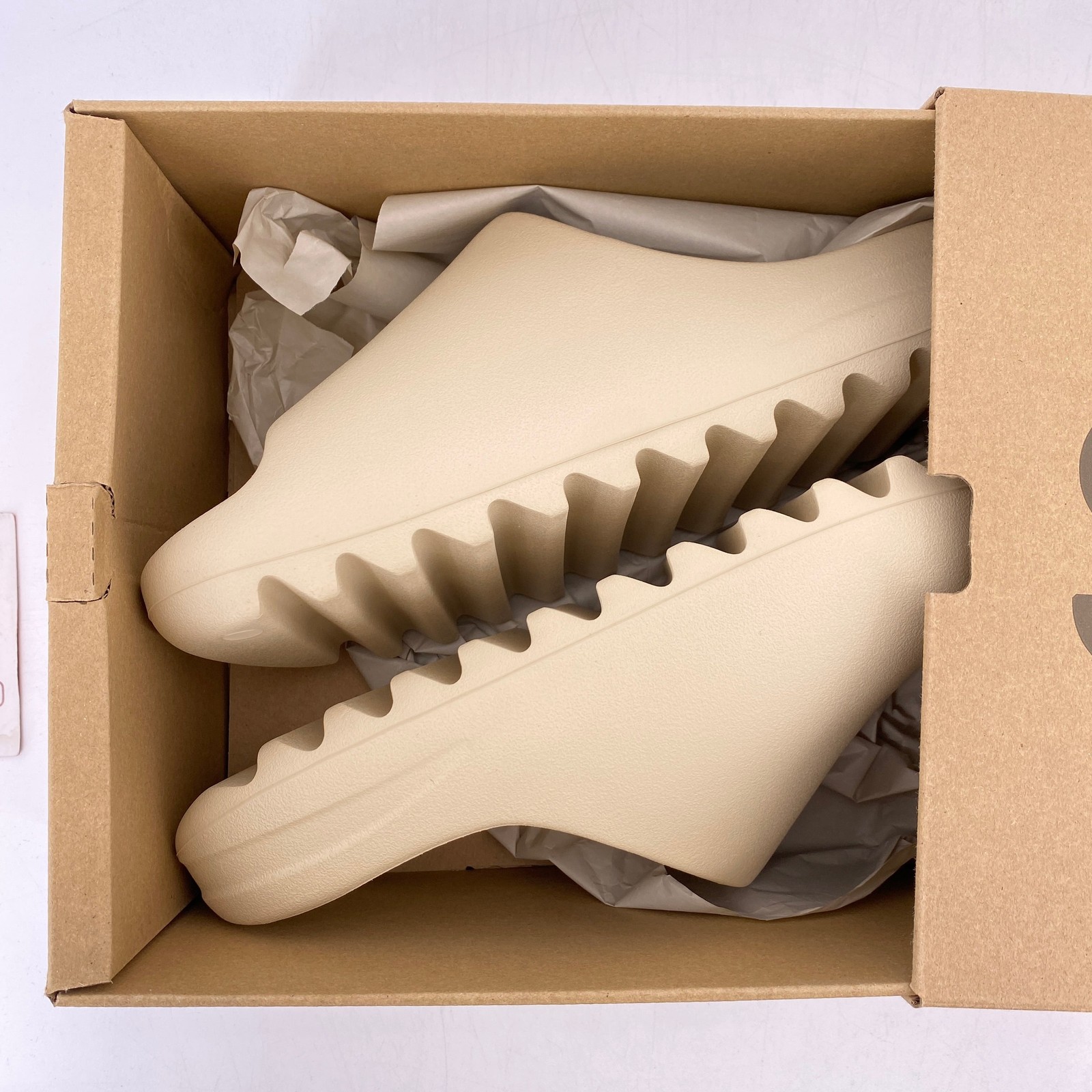 Yeezy Slide “BONE” 2022 – Size 10 – fz5897 (15166-11)