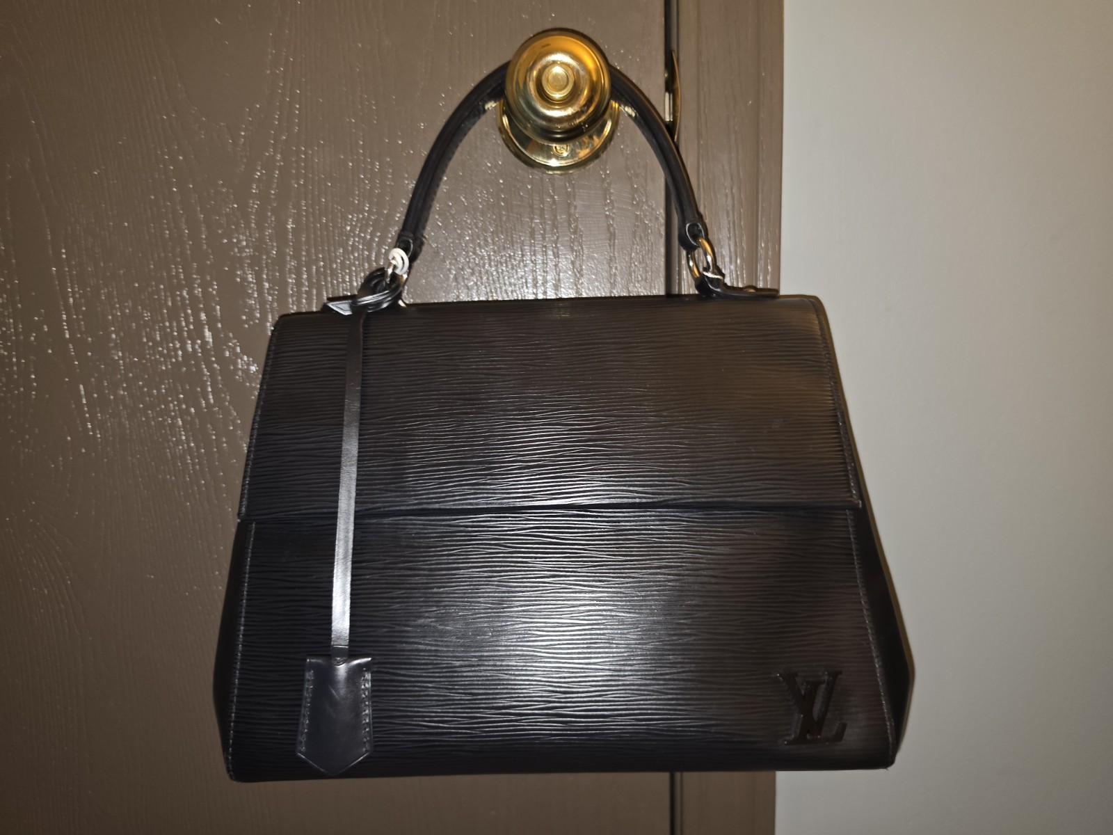 Louis Vuitton Black Epi MM Cluny Satchel Top Handle Detachable Strap Silver HW