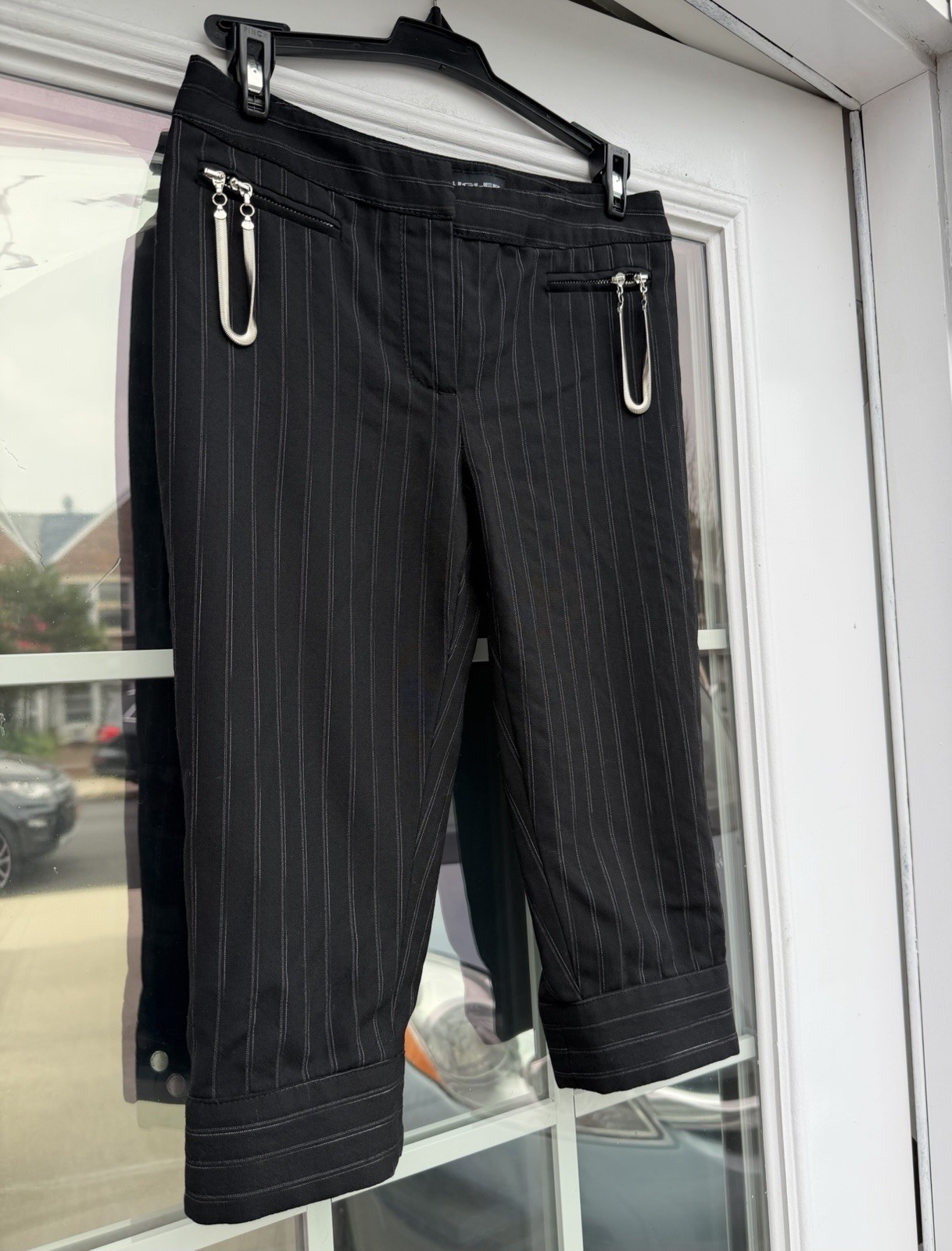 Rare 2000s Mugler Women’s Black Pinstripe Capri Low Waist Pant Front Zip Pockets