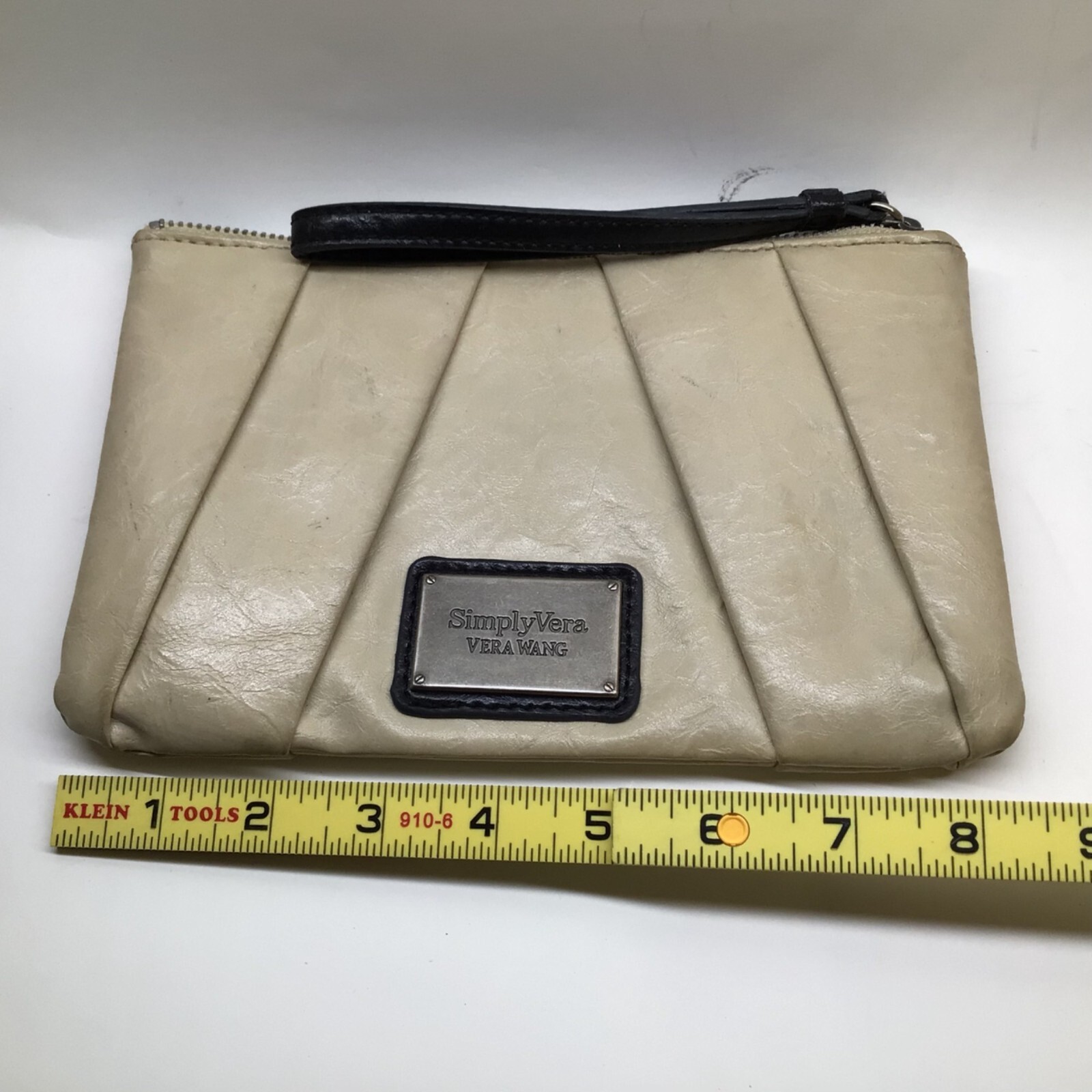 Simply Vera Vera Wang Womens Beige Wristlet Clutch 100% Man-Made Material