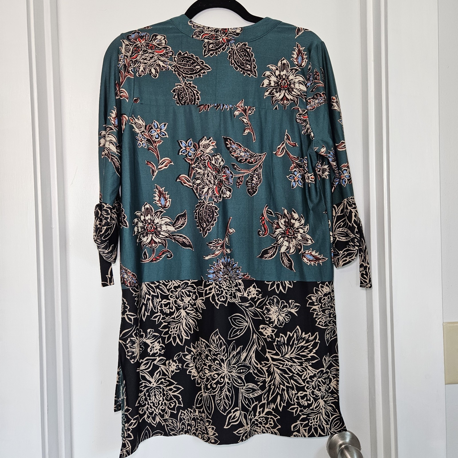 Fig & Flower Tunic Top Blouse Size Small Teal Black Floral Boho Shirt