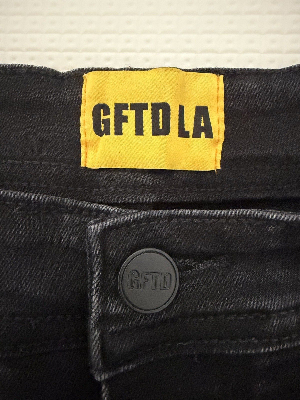 GFTD LA Men’s Black Dark Wash Slim Flared Studded Logo Denim Jeans Size 30