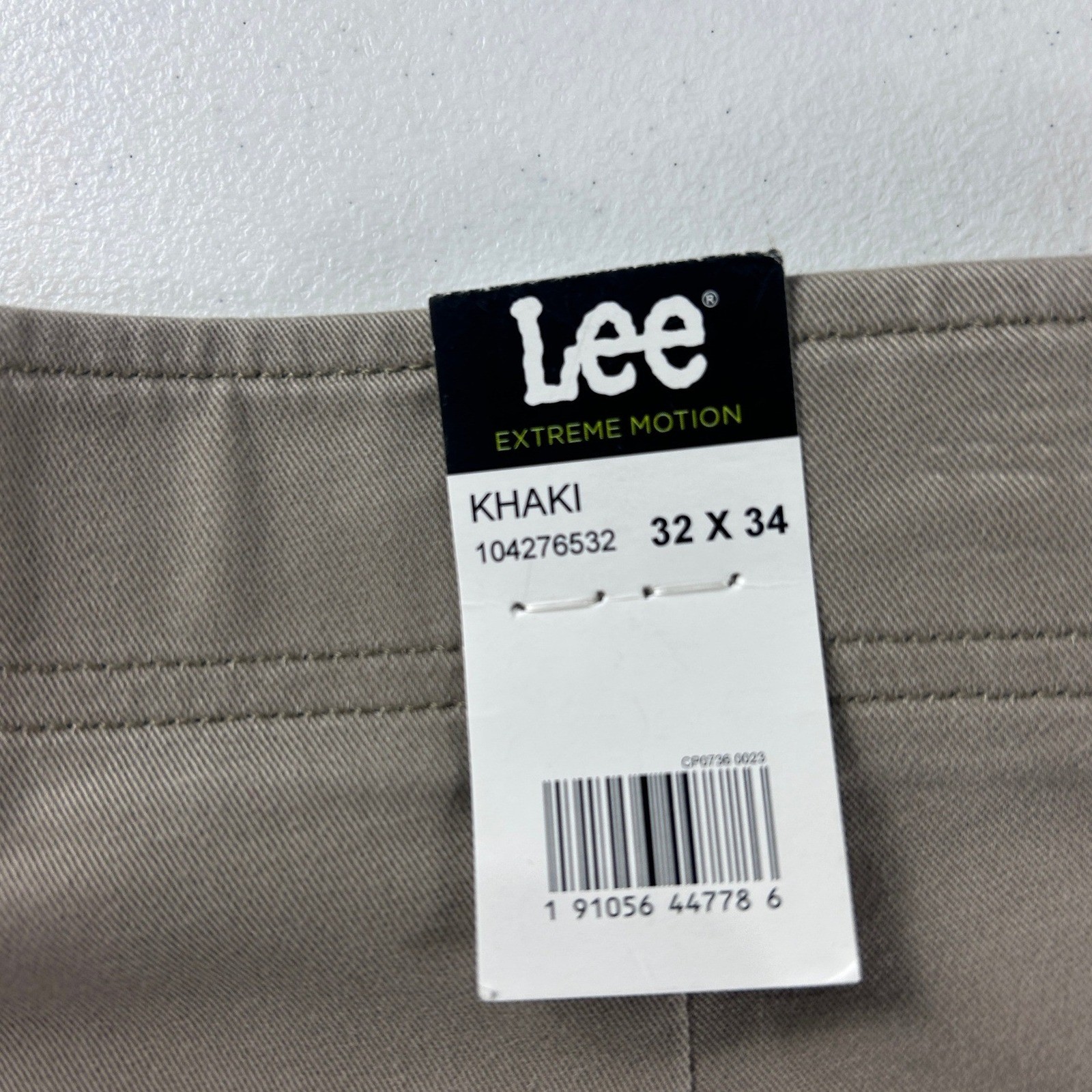 Lee Extreme Motion Relaxed Taper Khaki Pants Mens 32×34 Tan 104276532 NWT