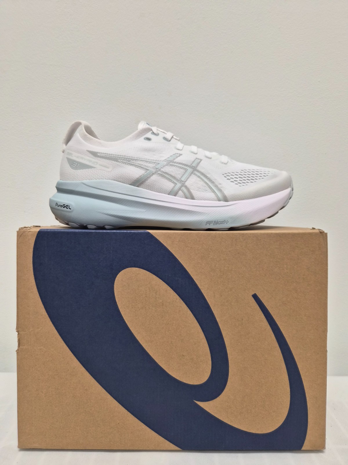ASICS GEL-KAYANO 31 Women’s NEW Medium Width Size 9 Only
