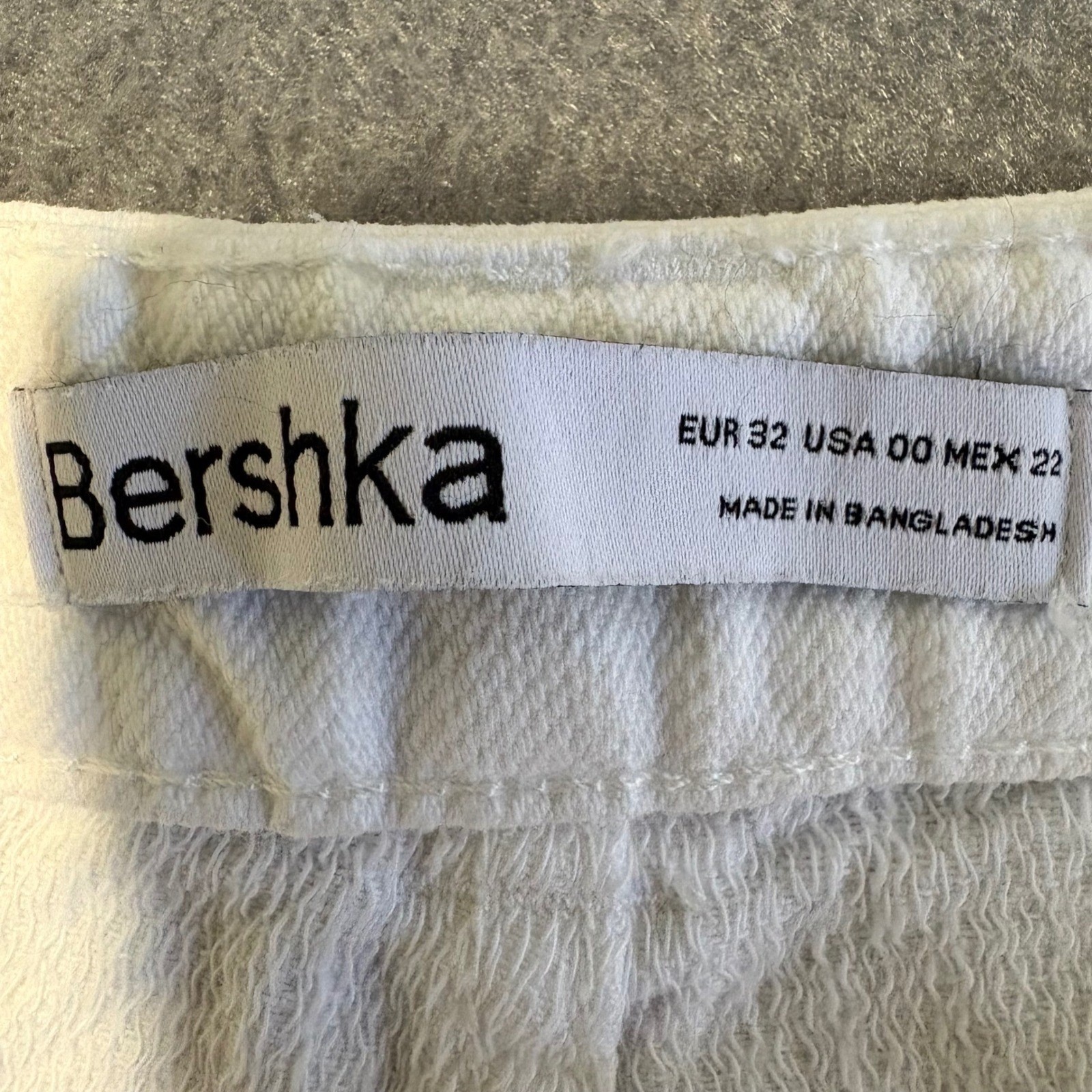 Bershka Denim Shorts Womens 00 White Distressed Frayed Raw Hem Medium Rise