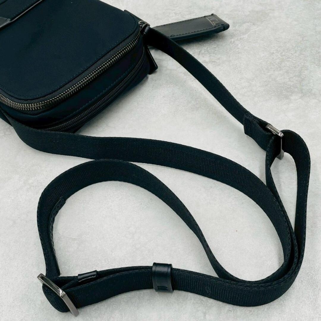 TUMI Harrison Nichols Black Nylon One Shoulder Bag Crossbody Business Auth