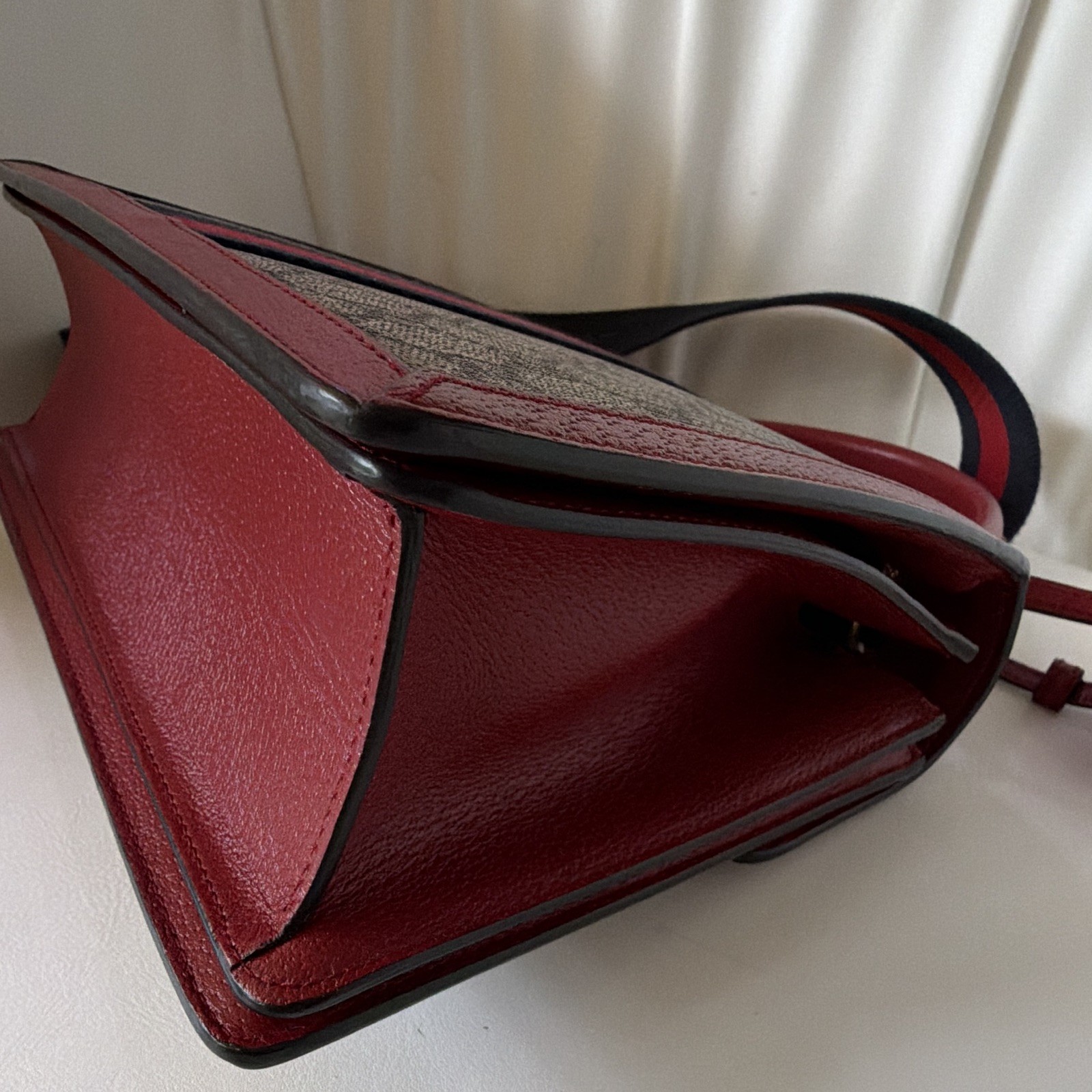 Gucci Queen Margaret GG Supreme Bee Shoulder Bag Red Navy 476541 Authentic Card