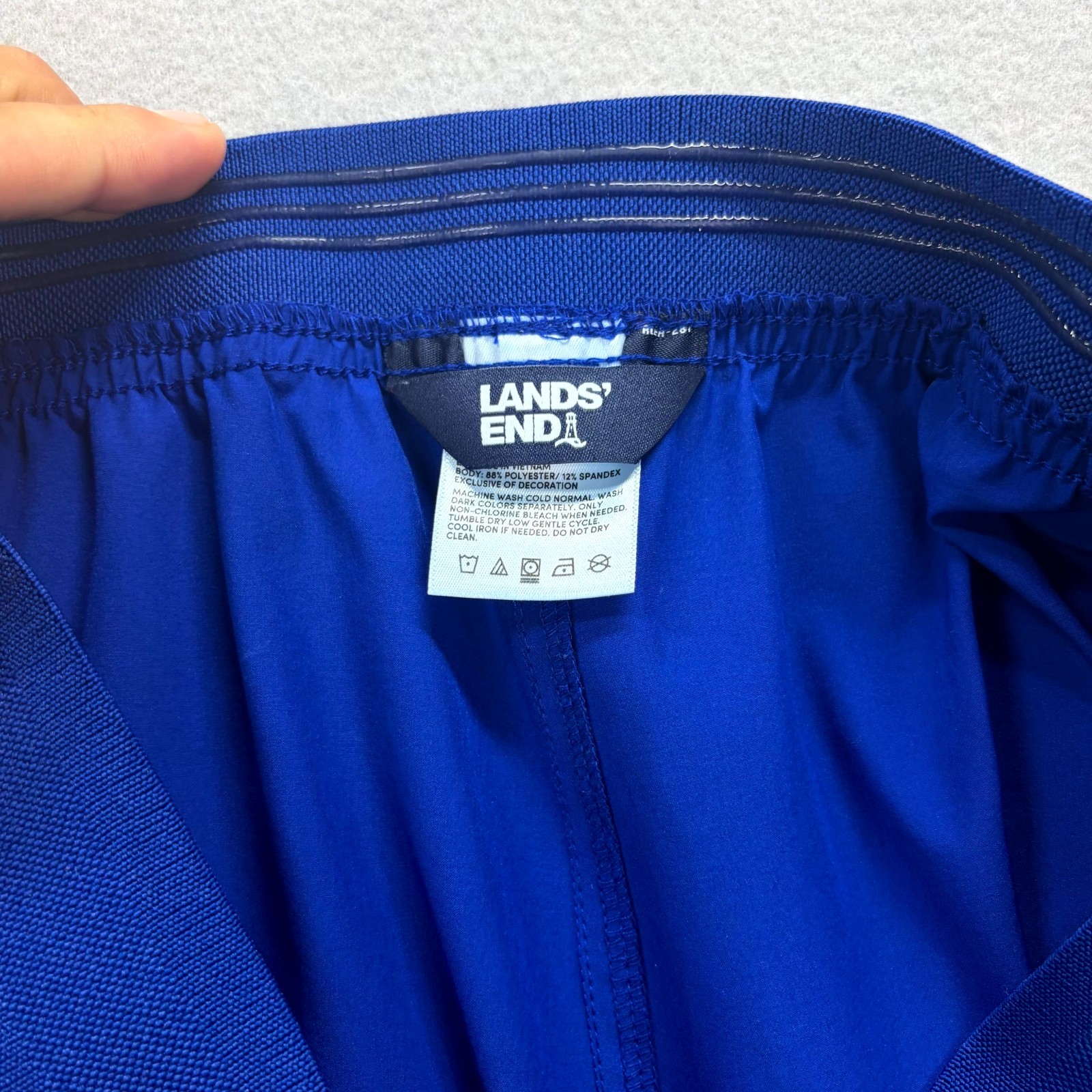 Lands’ End Shorts Mens M Blue Side Stripes Stretch Quick Dry Gym Running Board