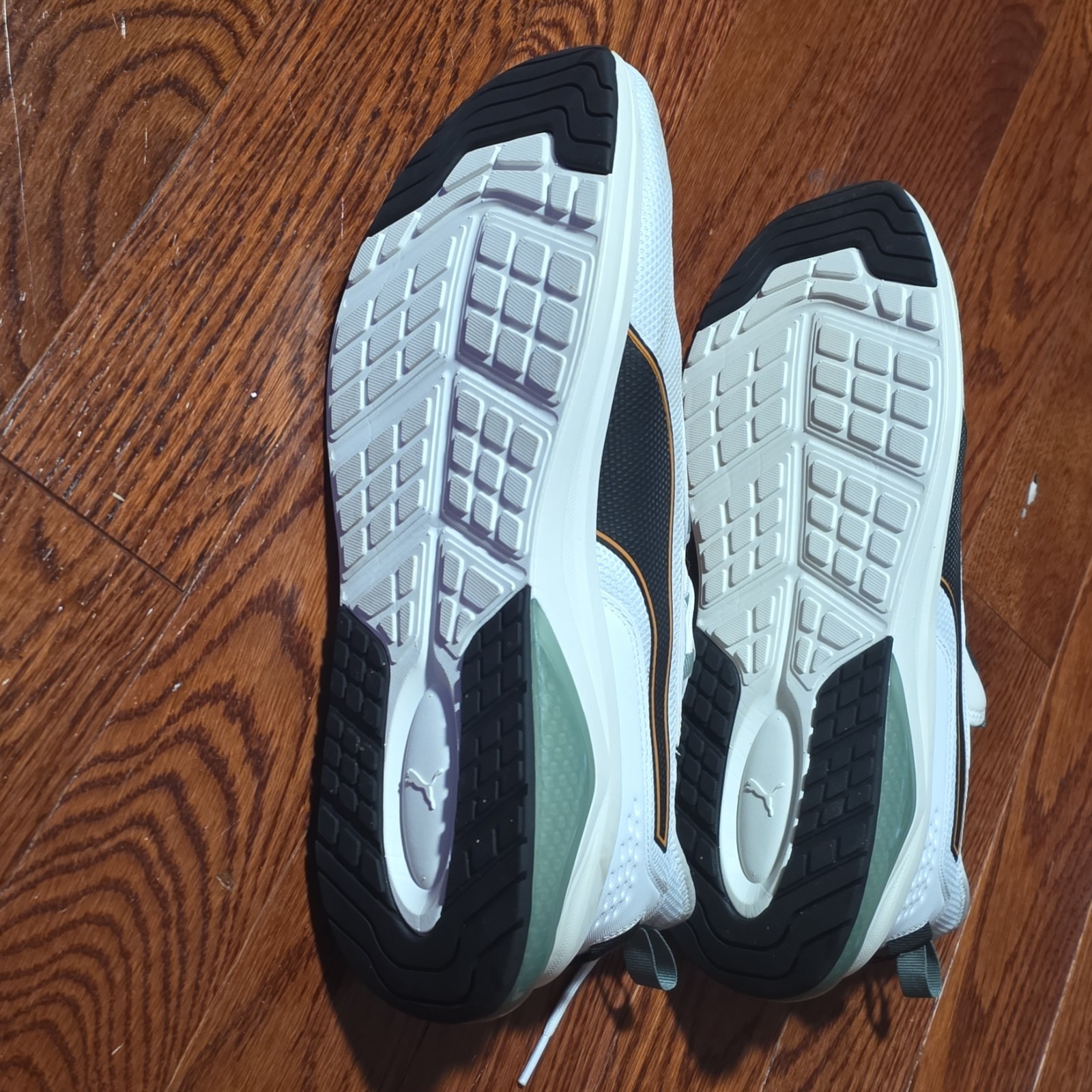 PUMA Men’s White/Black Solid Low Top Lace Up Running Rubber Athletic Sneakers