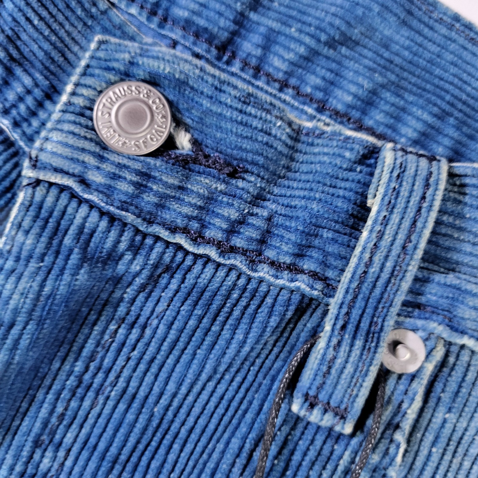 Levis Premium 568 Corduroy Jeans 30×34 New Loose Straight Men’s Blue New W Tags