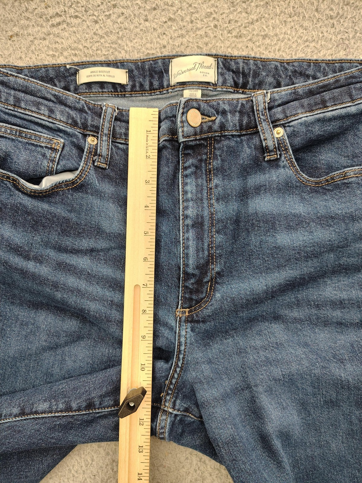 Universal Thread Jeans Womens 18 34R Blue Ankle Bootcut Raw Hem Stretch Denim
