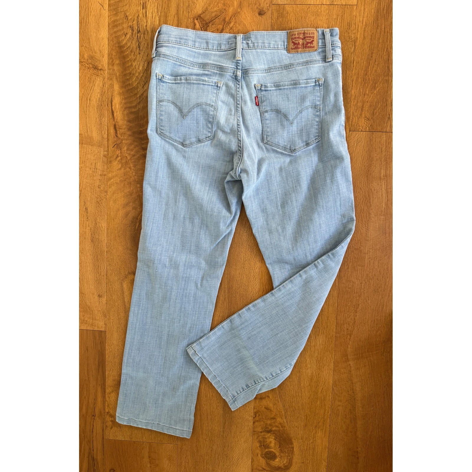 Levi Strauss Co 314 Shaping Straight Jeans Women’s Size 29 Light Wash Denim