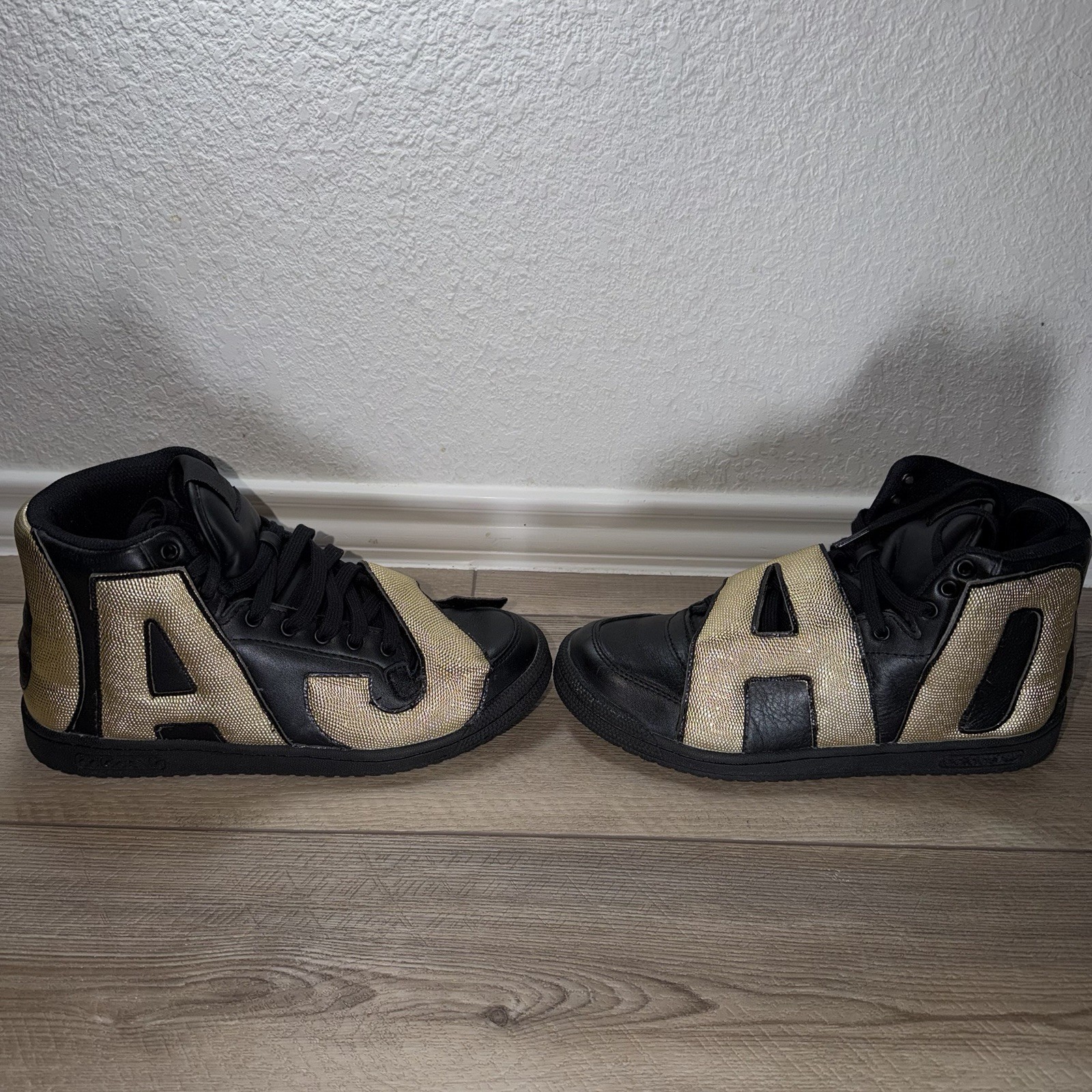 Adidas Jeremy Scott Black & Gold Letters Size 8 Shoes Used (M18990) Rare