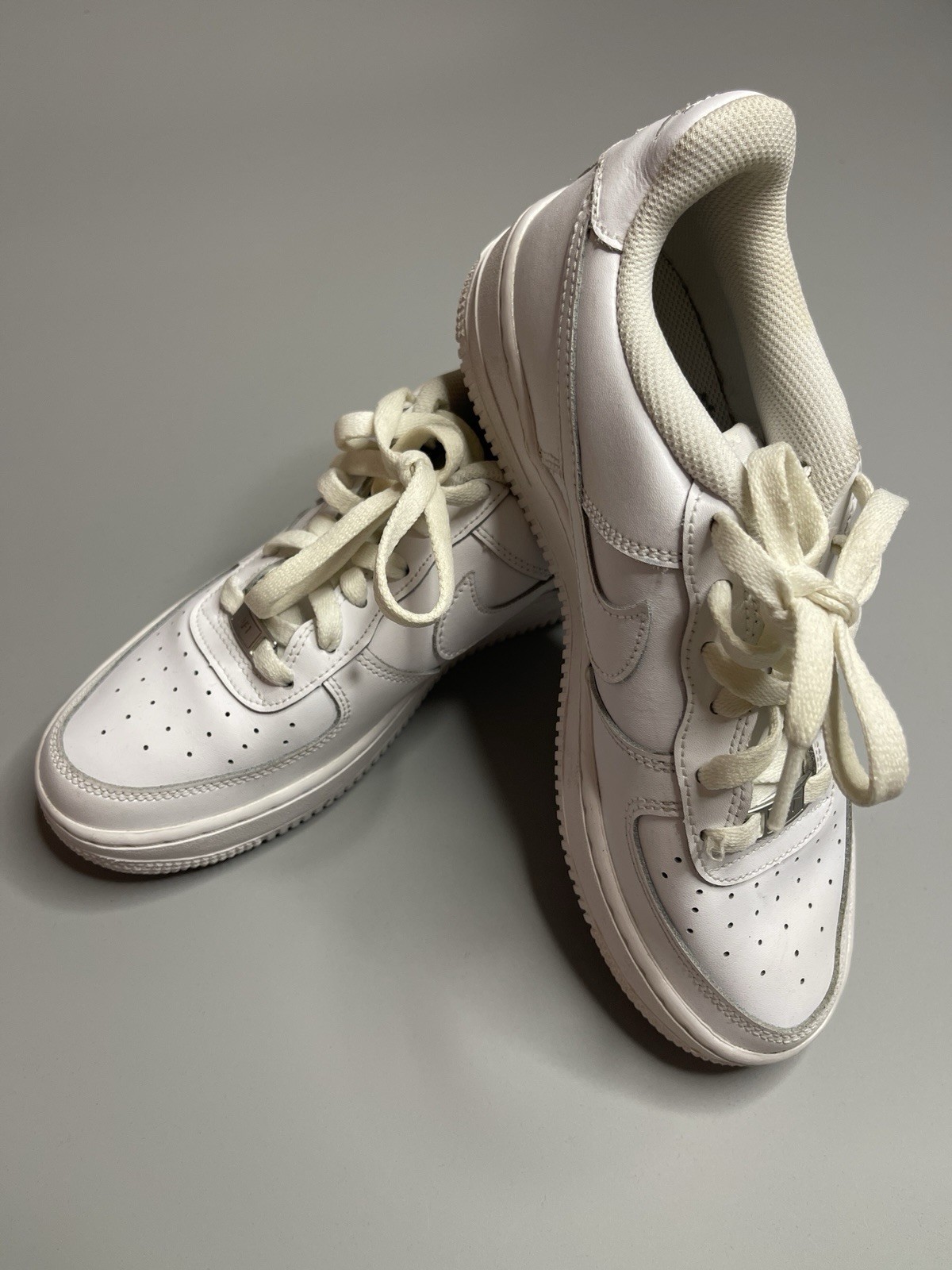 Nike Air Force 1 Low Top White Leather Lace-Up Sneakers Kids 6.5Y