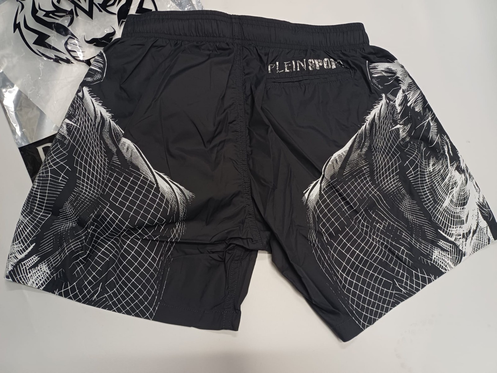 PHILIPP PLEIN SPORT MEN’S MEDIUM BOARDSHORT TIGER PRINT WITH THE BRAND LOGO .