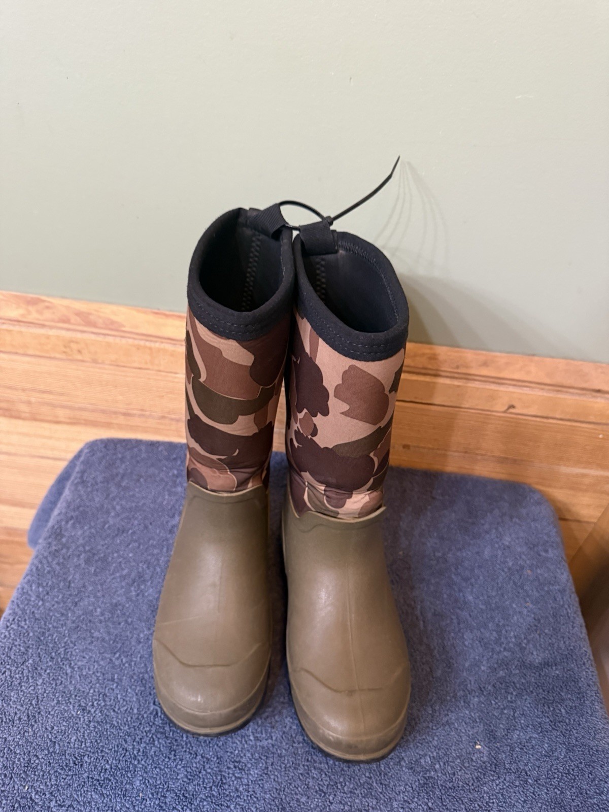 Waterproof Kids Size 3 D Rubber Pvc Boots By Magellan Gently Used.