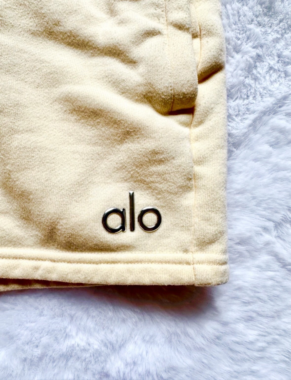 ALO YOGA Candlelight Coord Accolade Set XXS Crewneck Cropped Sweatshirt Shorts