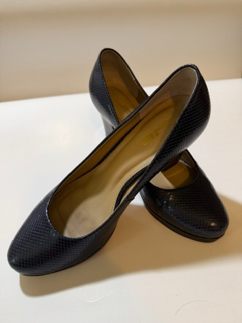 Clarks Blue and Black block-heel pumps size 6