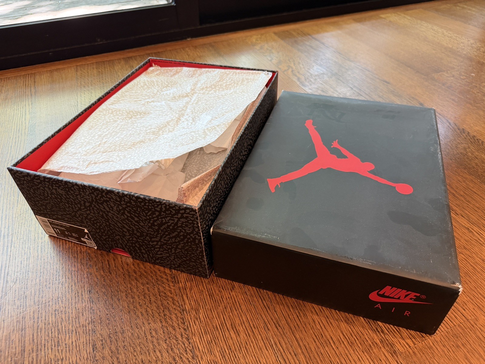 NIB – Size 11 – Jordan 3 Retro Mid Fire Red 2022