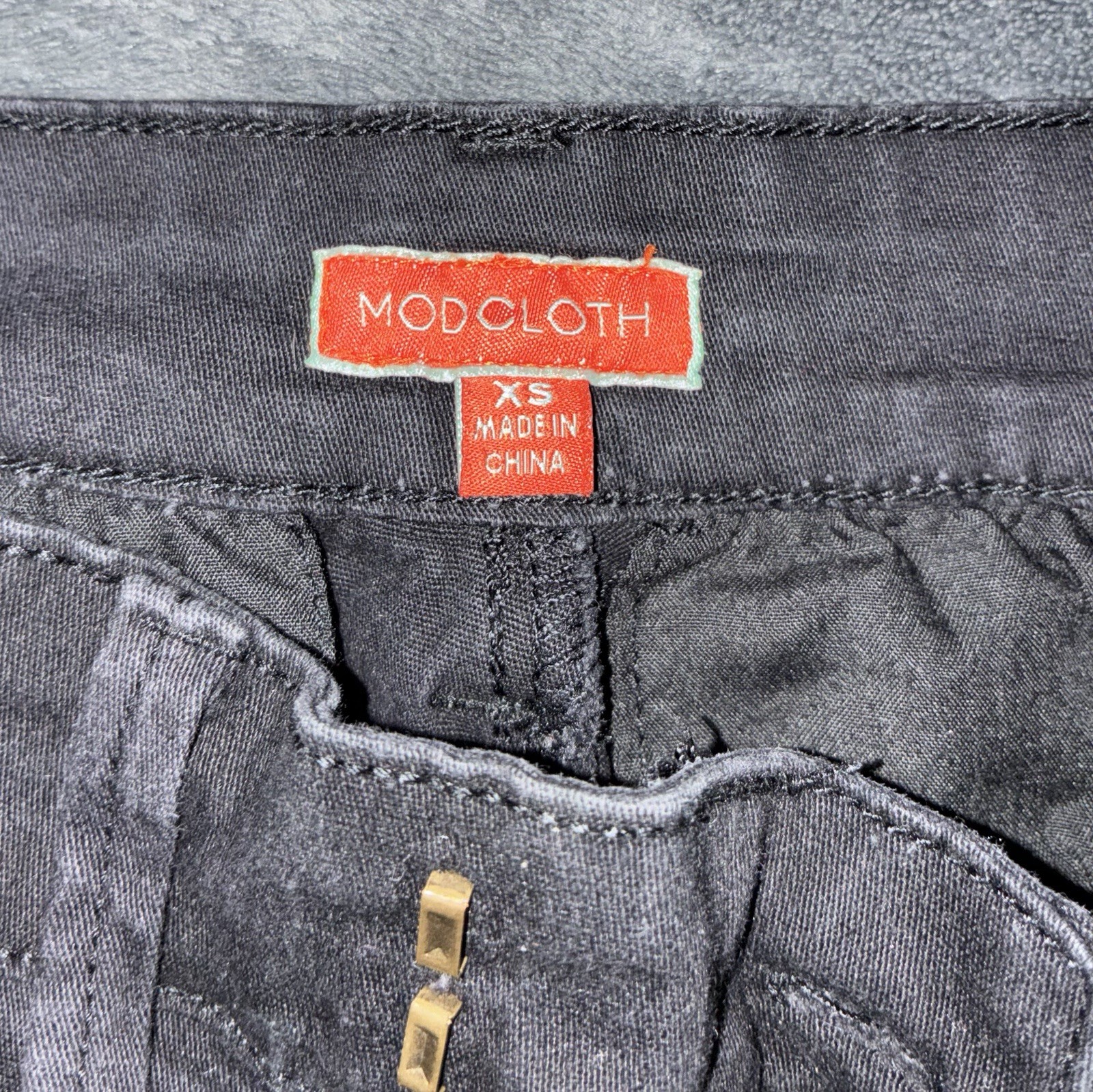 ModCloth Women’s Black Solid Denim Jeans XS Zip/Button Closure Button Accent