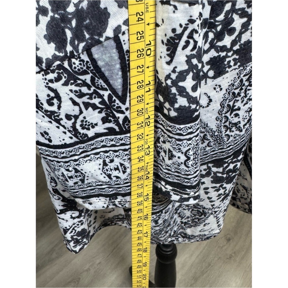Avenue Black and White Floral Print Top