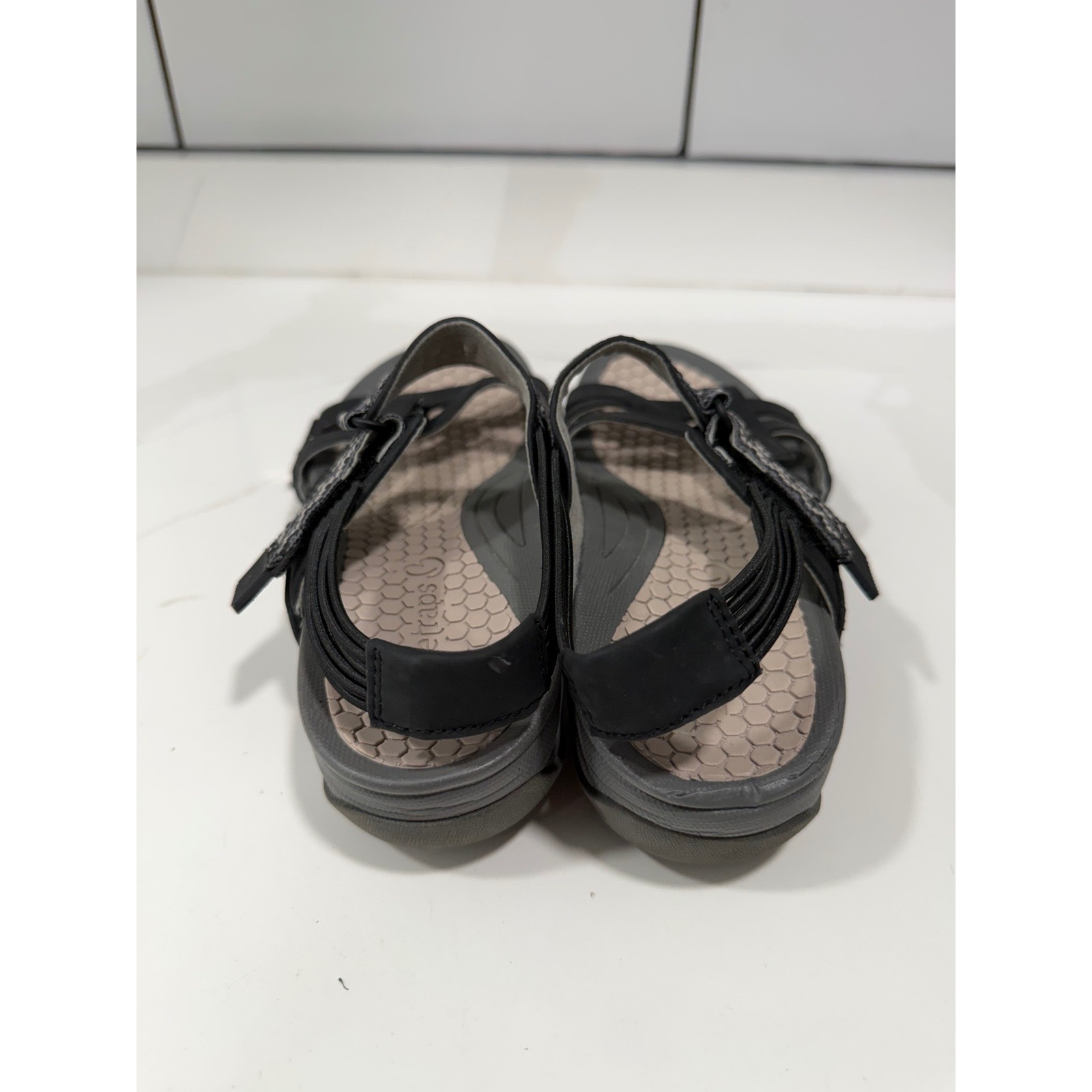 Baretraps Dalton Womens Black Sport Sandals Size 7M Rebound Comfort Strappy