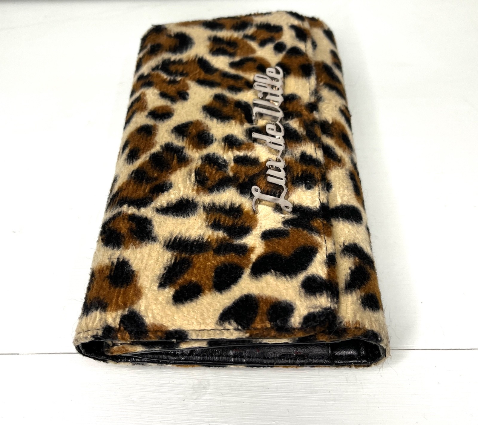 Pre-owned Lux de Ville Leopard Print Trifold Flap Wallet w/ Heart ID Window