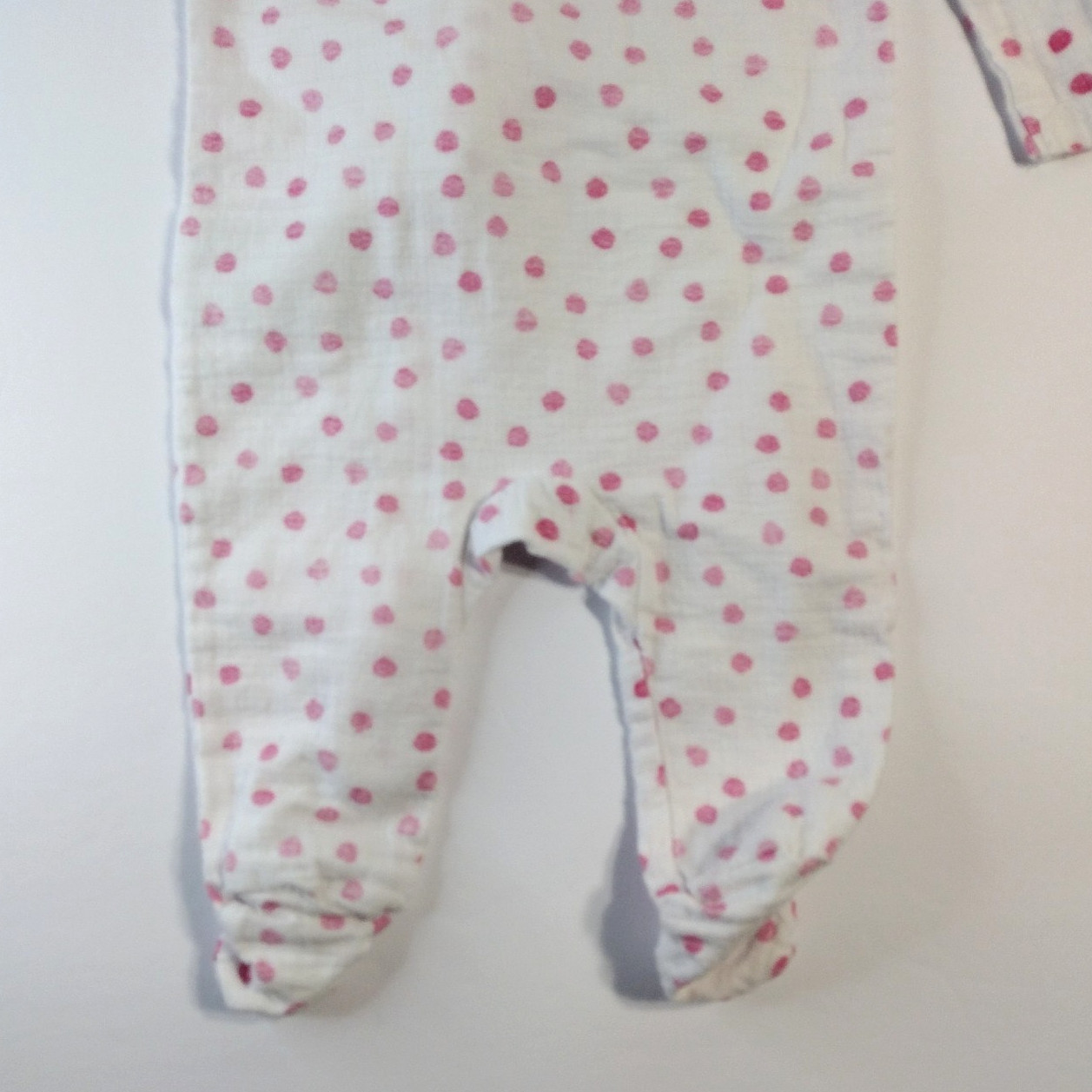 KeaBabies Soothe Zippy Swaddle Wrap 0-3M & Aden Girls Footed Sleeper 0-3M Pink