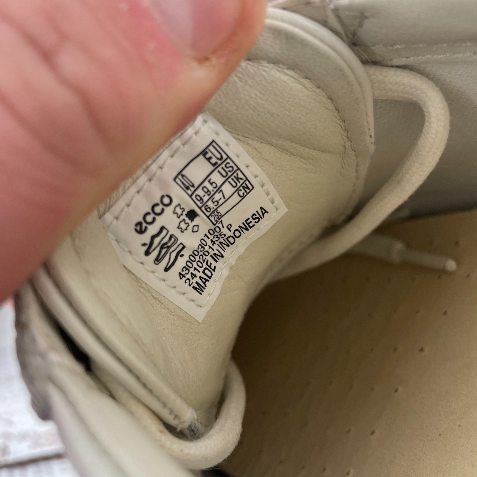 ECCO Soft 7 Women’s EU 40 US 9-9.5 Sneakers White Lace Up
