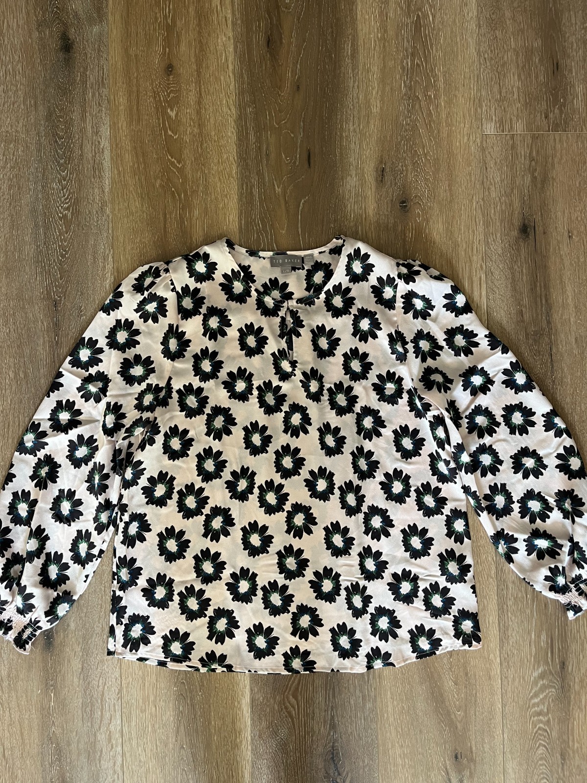 NWOT TED BAKER Floral Long Sleeve Blouse Top – L – Cream Beige Black Flowers