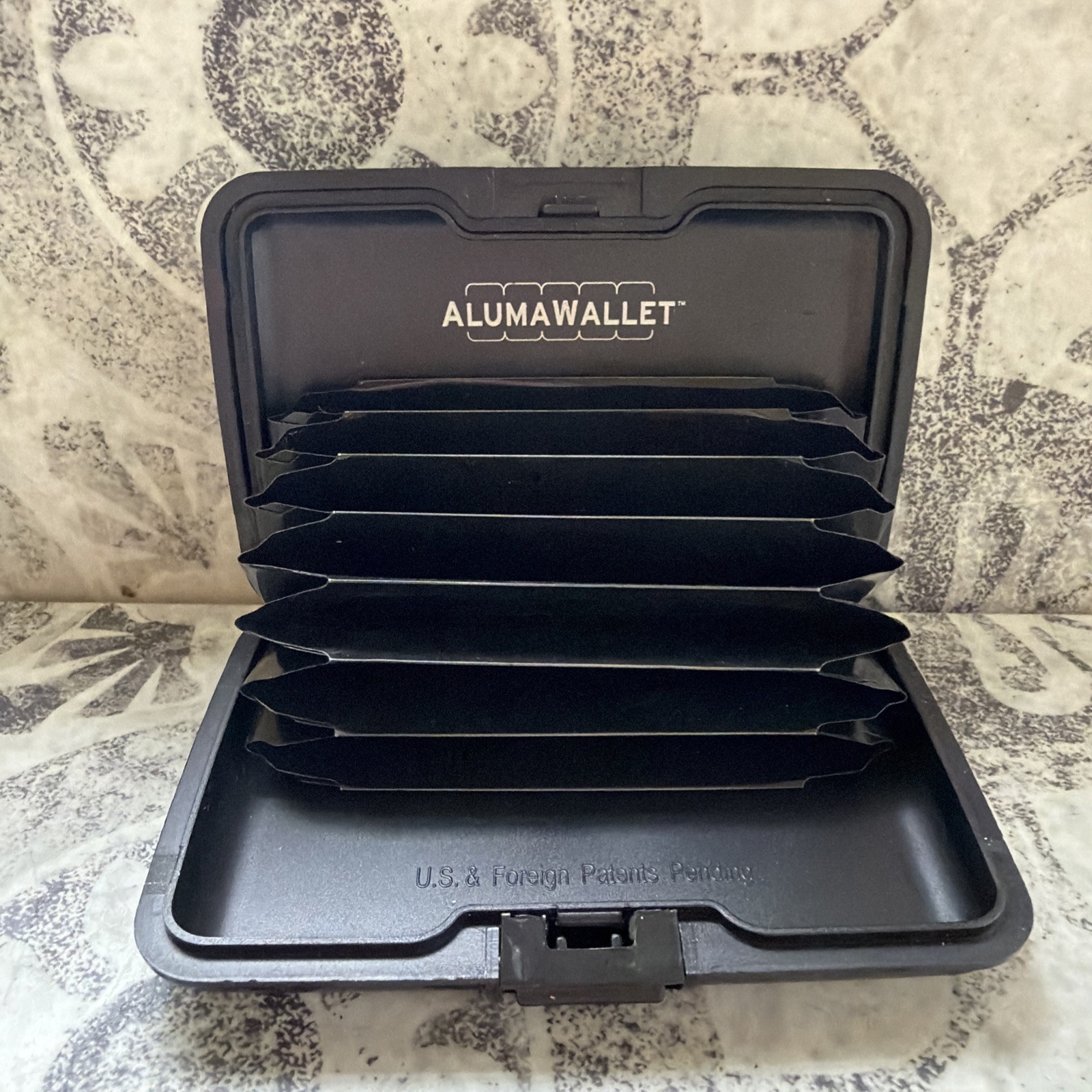 ALUMAWALLET Hard Case Accordion Credit Card Wallet Card Holder Black