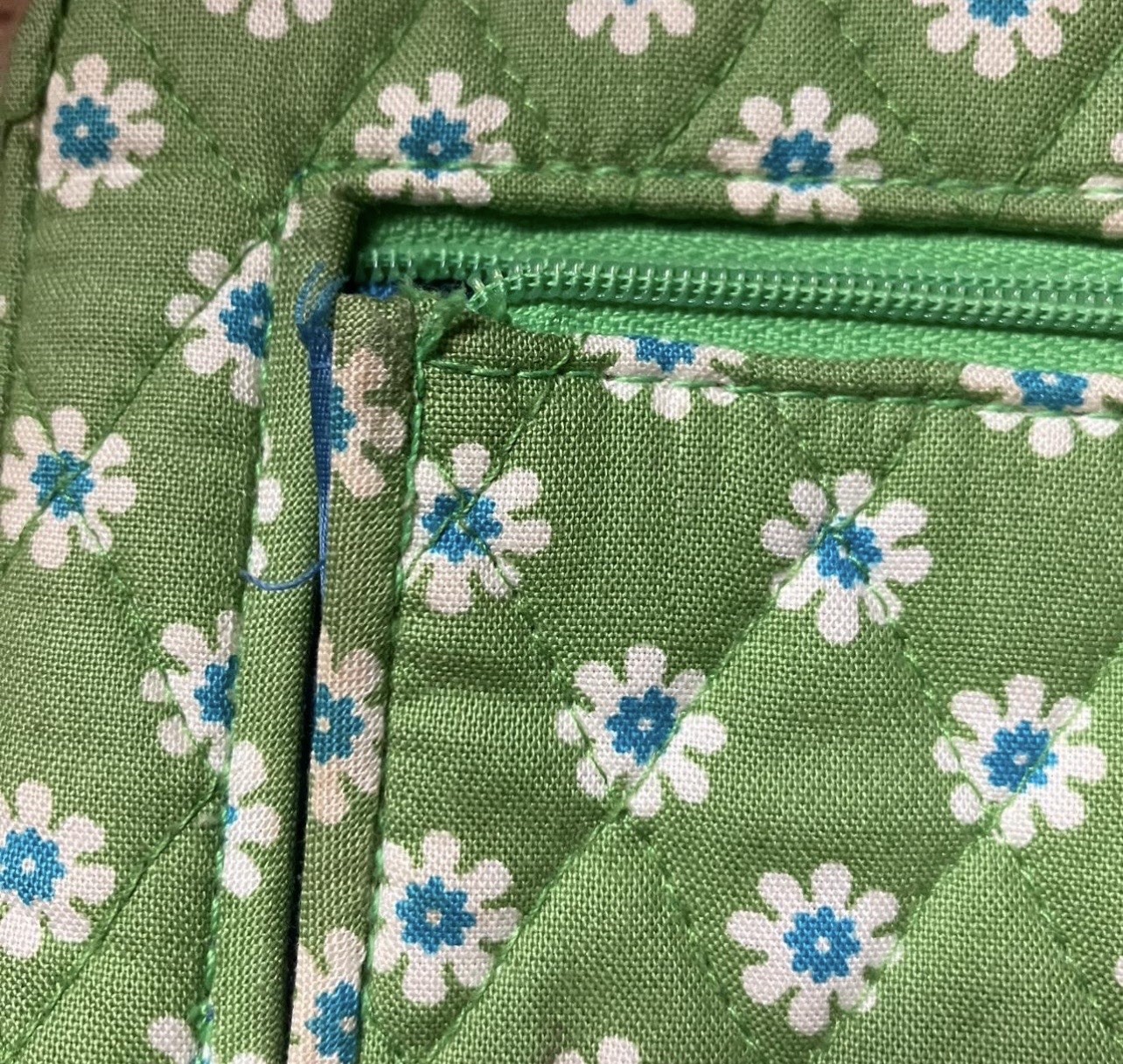 Vera Bradley Green Wristlet Wallet Apple Green ID Credit Card Zip Around