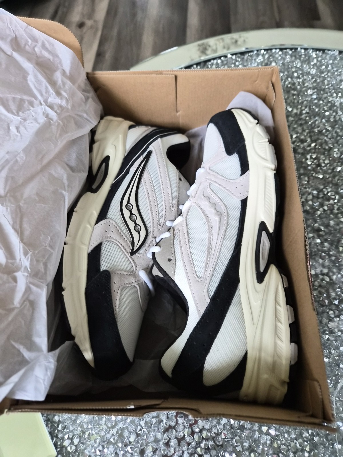 NIB SAUCONY RIDE MILLENNIUM WHITE/BLACK SIZE 9.5