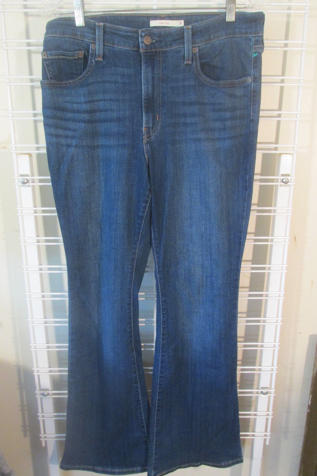 LEVI’S 726 FLAIR DENIM JEAS sz 32 meas 34 x 30