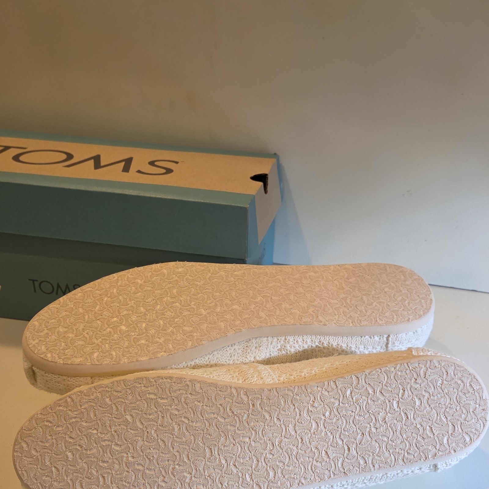 TOMS Women’s Slip-On Flats Natural Chunky Knit Closed Toe US 11 UK 9 EU 42.5