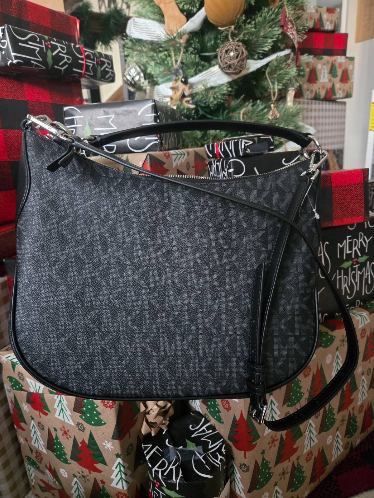 Michael Kors Kelsey Medium Hobo Convertible Shoulder – Black Signature Logo- NWT